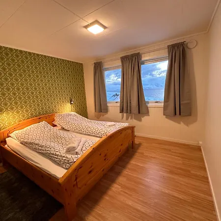 Aurora Mountain & Ocean House Holiday home Karlsoy