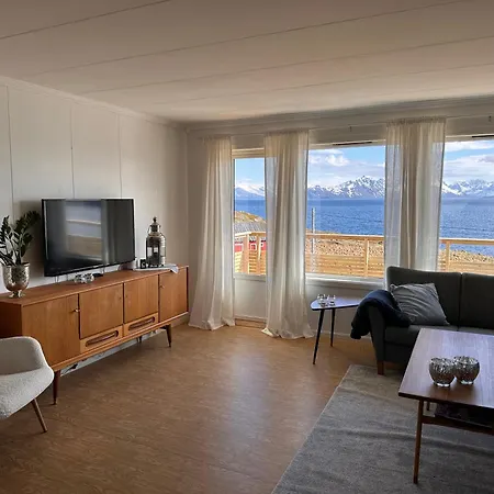 Aurora Mountain & Ocean House *