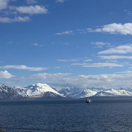 Aurora Hav Og Fjell Vannoya Karlsoy