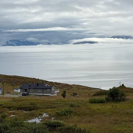 Aurora Hav Og Fjell Vannøya Feriehus *